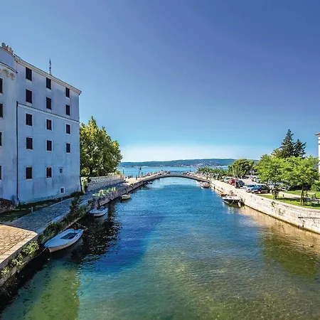 Σπίτι διακοπών Lovely In With Outdoor Swimming Pool Barci