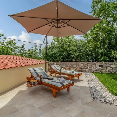 Holiday home Lovely In With Outdoor Swimming Pool *