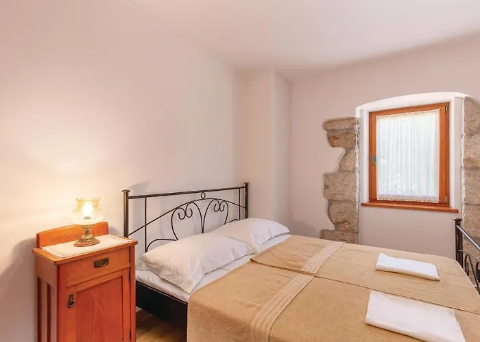 2 Bedroom Beautiful In * Barci