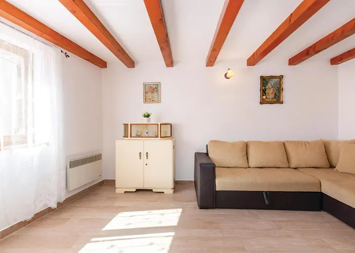 2 Bedroom Beautiful In Σπίτι διακοπών
