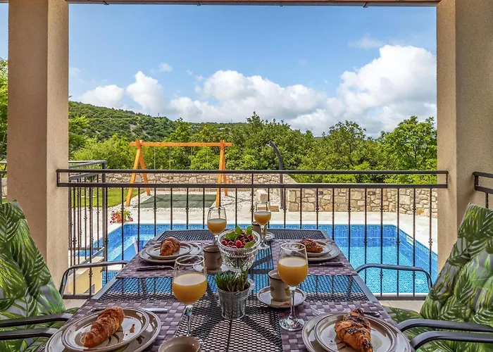 2 Bedroom Beautiful In Σπίτι διακοπών Barci