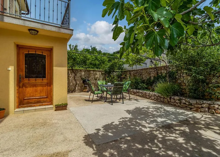 2 Bedroom Beautiful In *