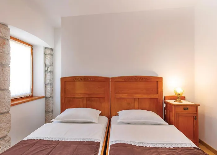 2 Bedroom Beautiful In Σπίτι διακοπών *